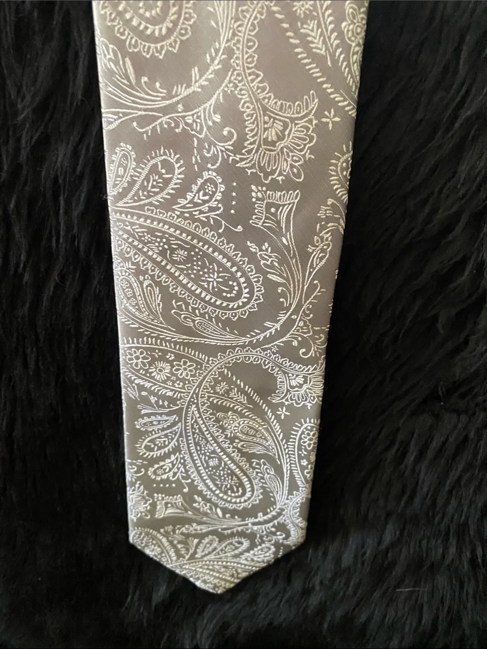Men's Silver-Gray Paisley Tie - Classic Formal Accent